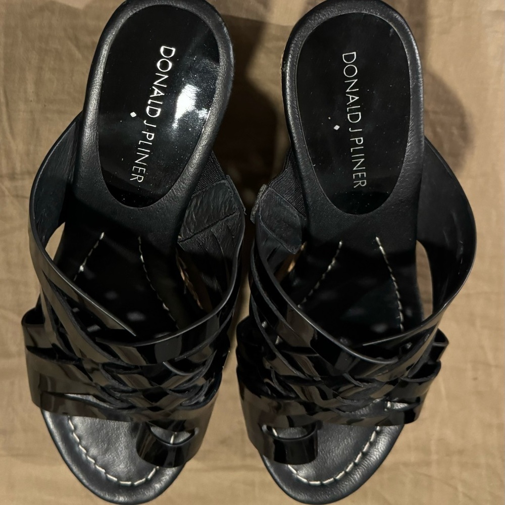 Donald J Pliner. Women shoes. Flore style.